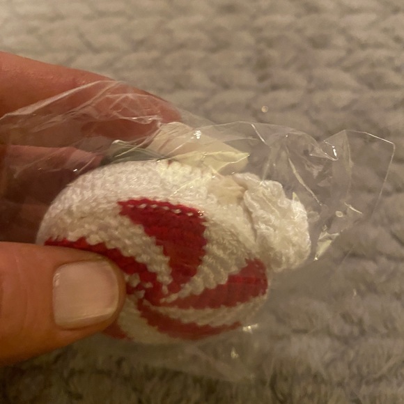Cute red/white candy tape measure. - Picture 3 of 3